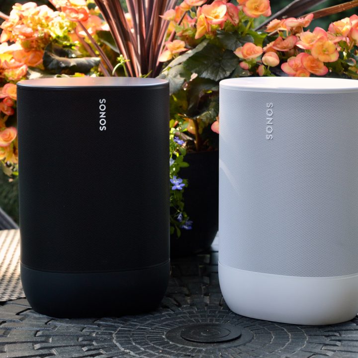 Sonos Move in black and Move 2 in white.