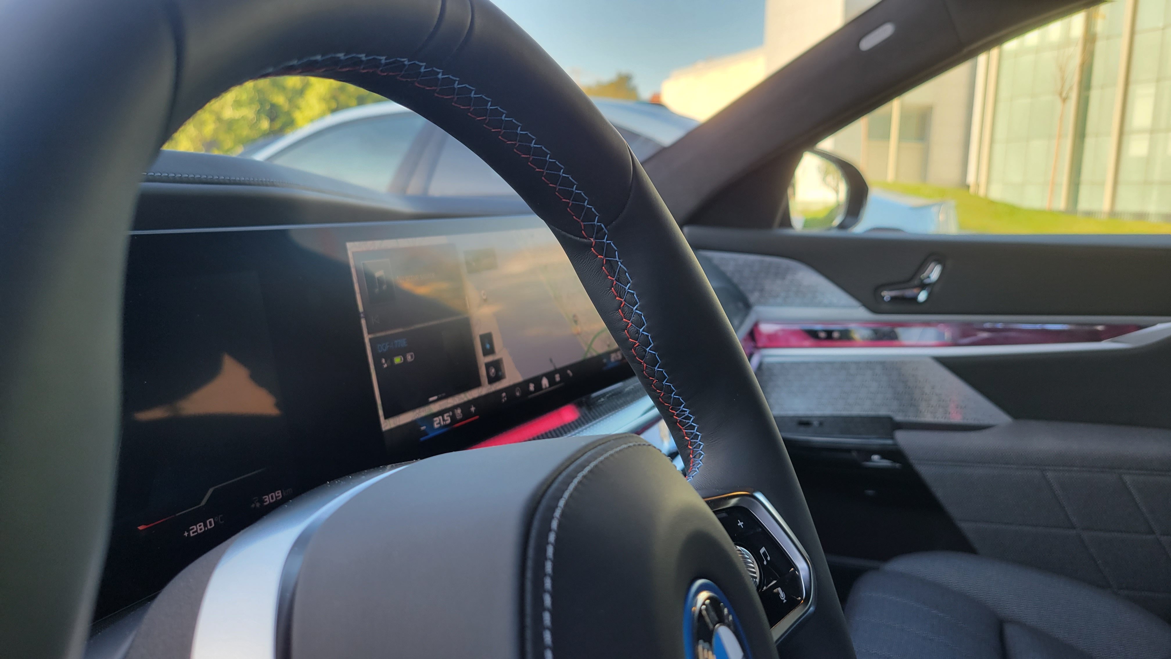 BMW i7 M70 M stitching on Steering Wheel