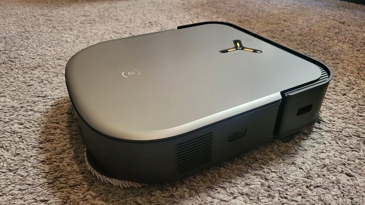 The X2 Omni on grey carpet.