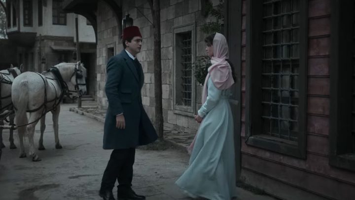 Taner Ölmez and Şifanur Gül in Creature.