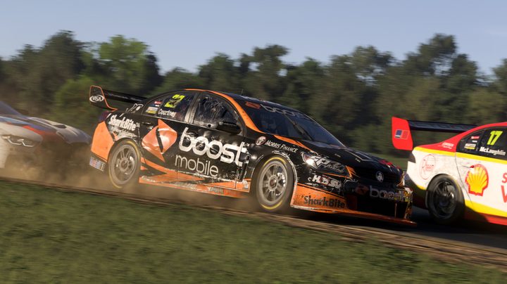 A single car makes a turn in Forza Motorsport.