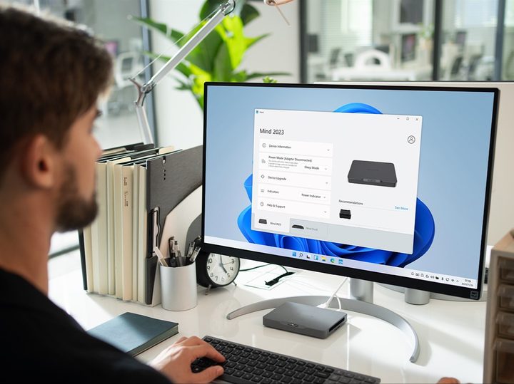 Khadas Mind portable PC desktop use