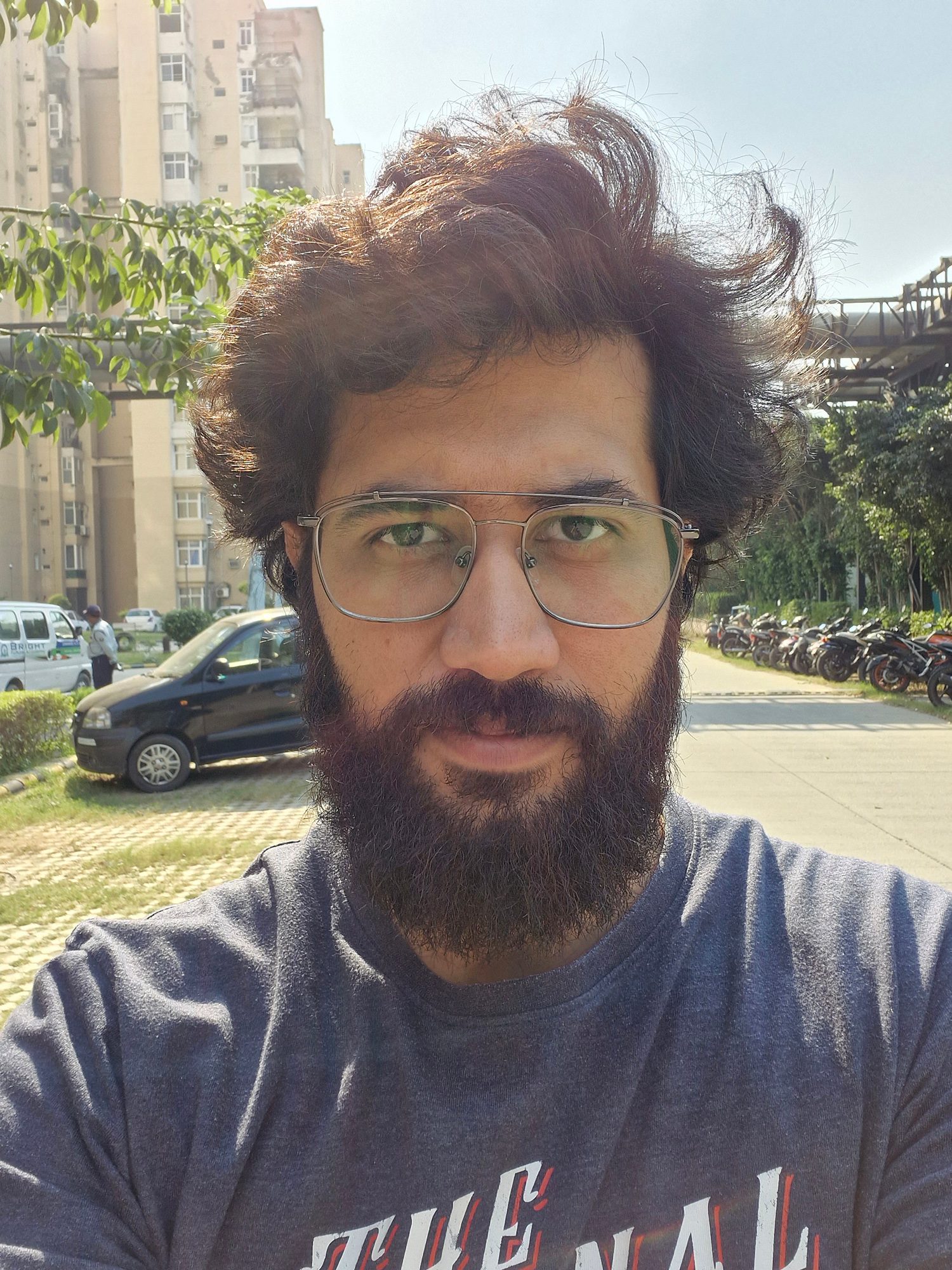 Selfie of a man photographed with the Samsung Galaxy S23 FE.