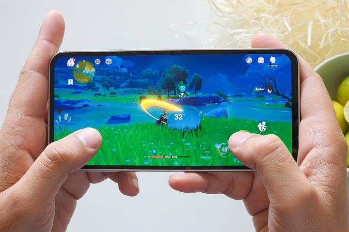 Genshin Impact on Samsung Galaxy S23 FE.