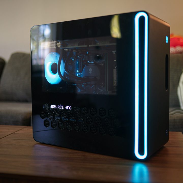 Alienware Aurora R16 sitting on desk