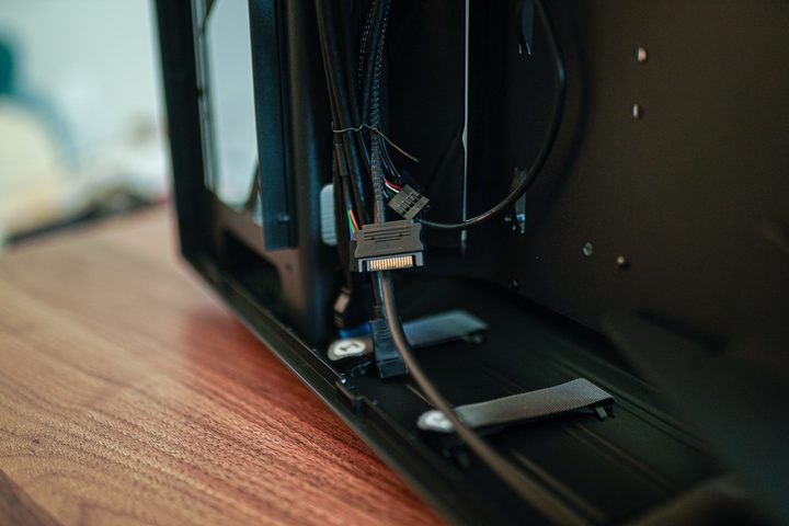 Cables inside the Hyte Y70 Touch.