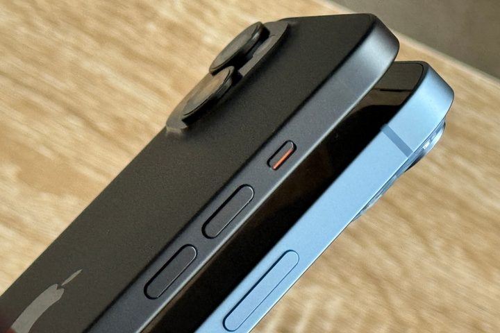 The Apple iPhone 15 Plus and iPhone 14 Plus side profile.