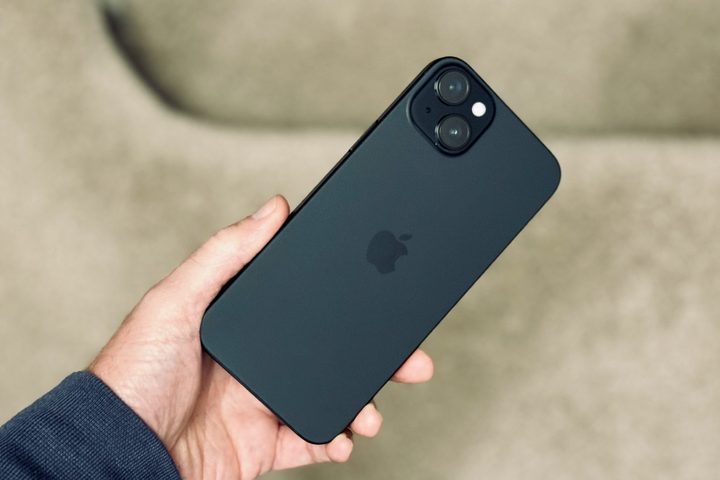 A person holding the Apple iPhone 15 Plus.
