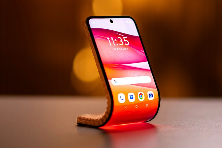 Motorola adaptive display concept in stand mode.