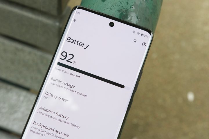 The battery page on the Motorola Edge (2023).