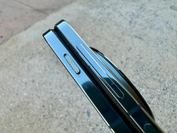 OnePlus Open in Emerald Dusk showing Alert Slider.