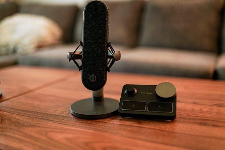 Steelseries Alias with dock.