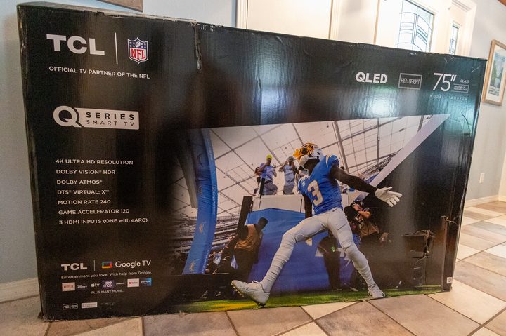 The front of the TCL Q6 box.