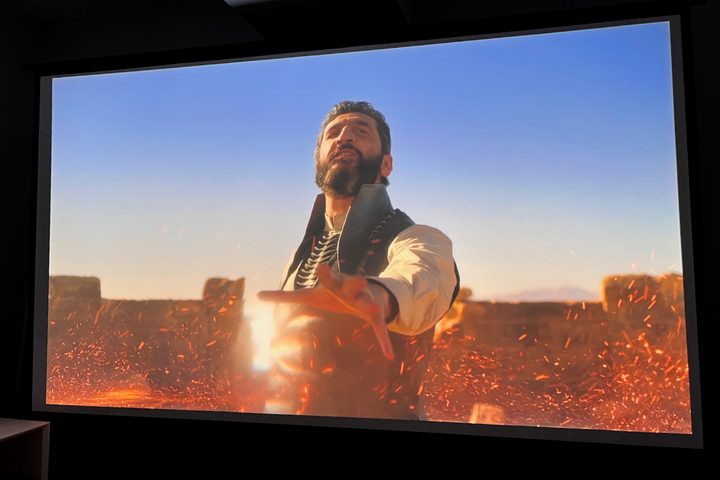 The Xgimi Horizon Ultra projecting a scene from the Wheel of Time.