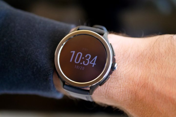 The ambient time display on the Xiaomi Watch 2 Pro.