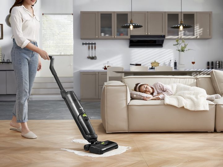 Eureka NEW400 with child sleeping quiet operation