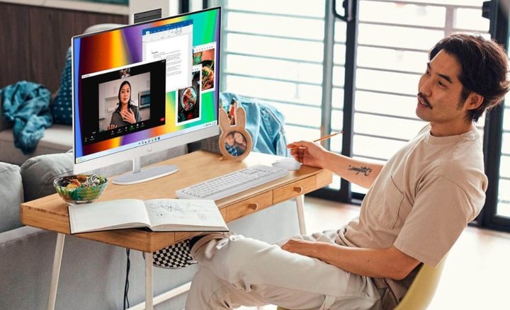 A man does creative work at the HP 27-inch all-in-one PC.