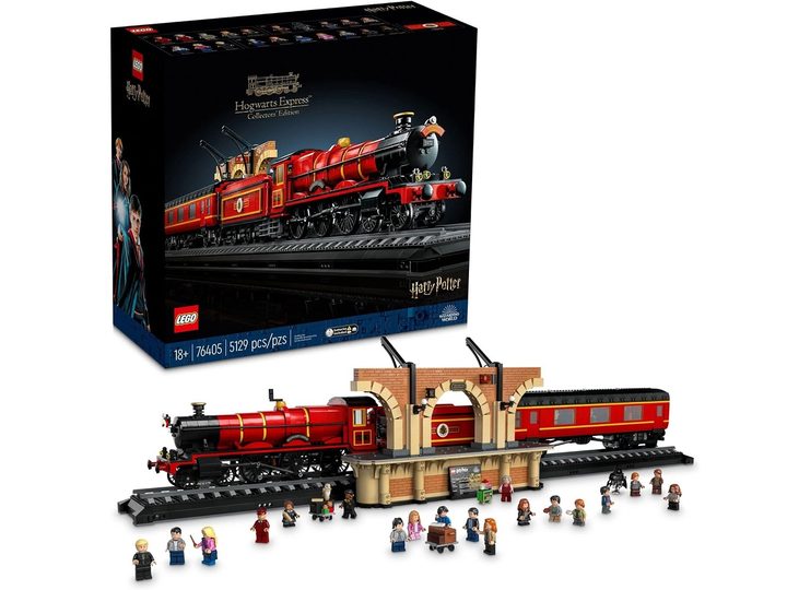The LEGO Harry Potter Hogwarts Express Collectors' Edition with its box.