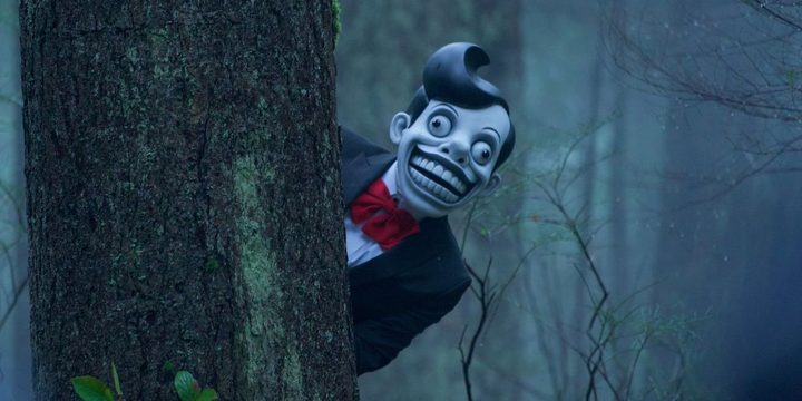 Mr. Chuckle Teeth hides behind a tree in the x-files episode Familiar