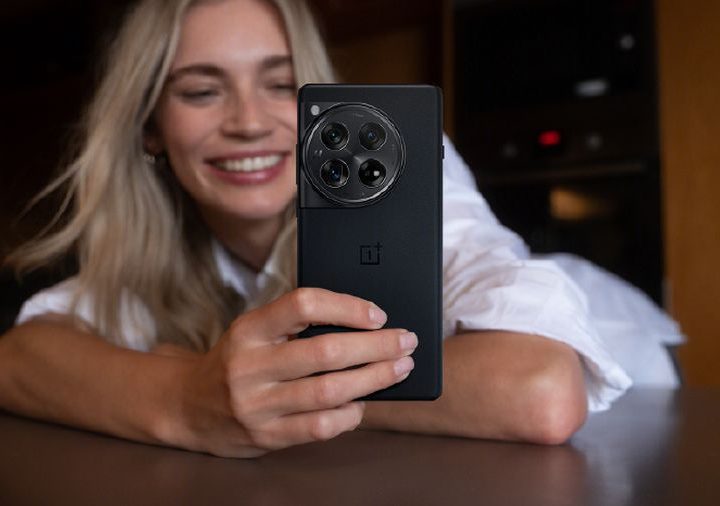 OnePlus 12 in Black.