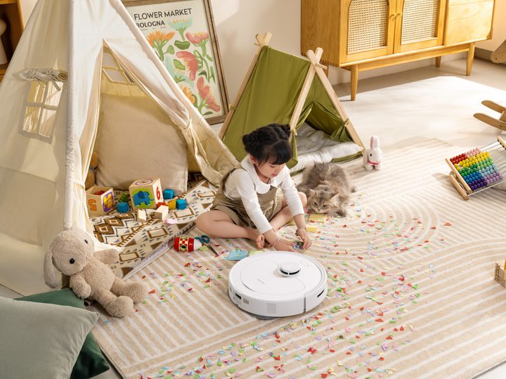 Roborock Q Revo cleaning near child