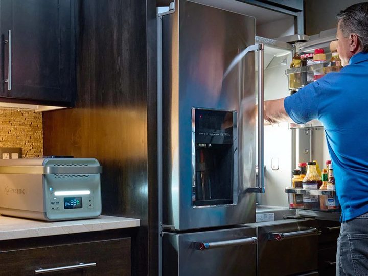 Yoshino BT4000 SST power station powering appliances in kitchen