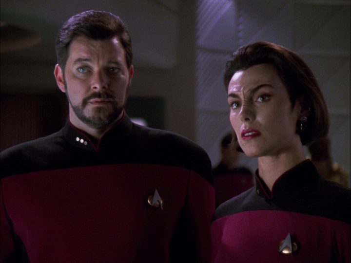 Will Riker and Ro Laren in Ten Forward in the TNG episode "Conundrum"