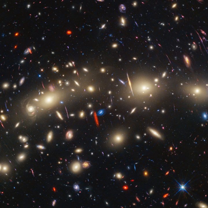 A galaxy cluster shows nearer galaxies in blue, and further galaxies in red.