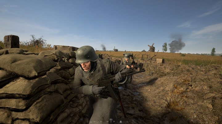 Soldiers running through a trench in Hell Let Loose.