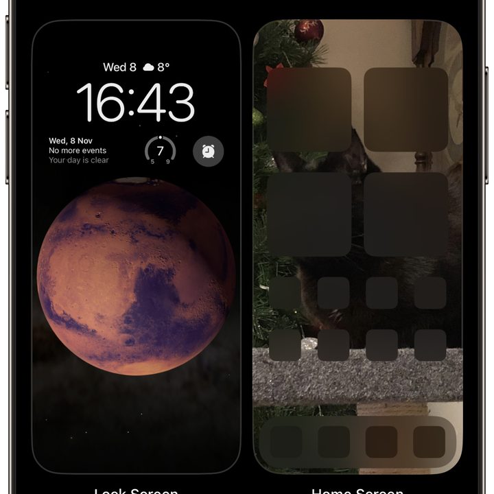 Choosing between changing the lock screen and wallpaper.