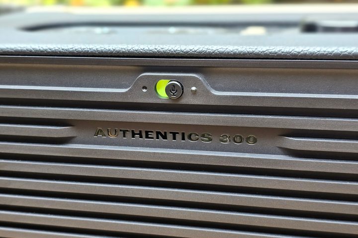 JBL Authentics 300 microphone mute switch.