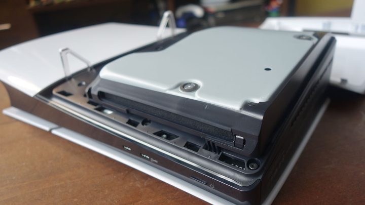 A close look at the disc drive inside the PS5.