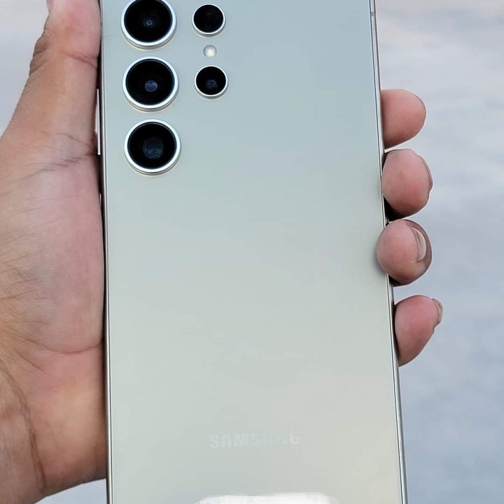 A photo of a phone that's allegedly the Samsung Galaxy S24 Ultra.