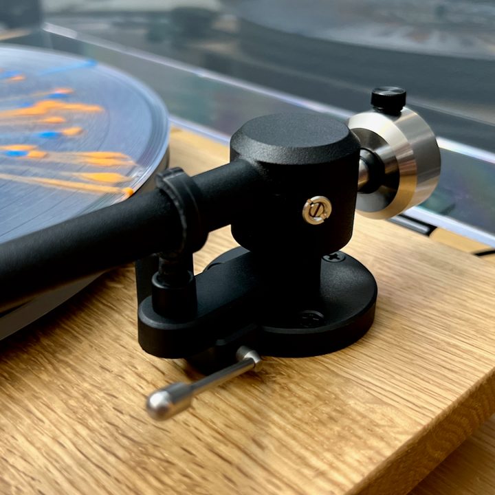 The gimbal and counterweight assembly of the 2023 U-Turn Orbit Special turntable.
