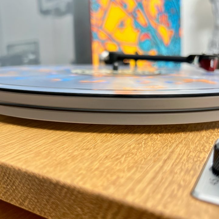 The new grooved platter of the 2023 U-Turn Orbit Special turntable.