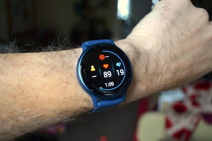 Running a Health Snapshot on the Garmin Vivoactive 5.