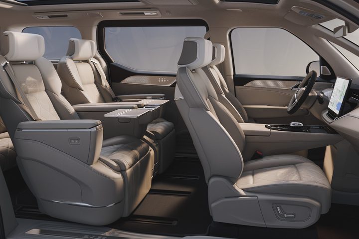 Volvo EM90 Interior