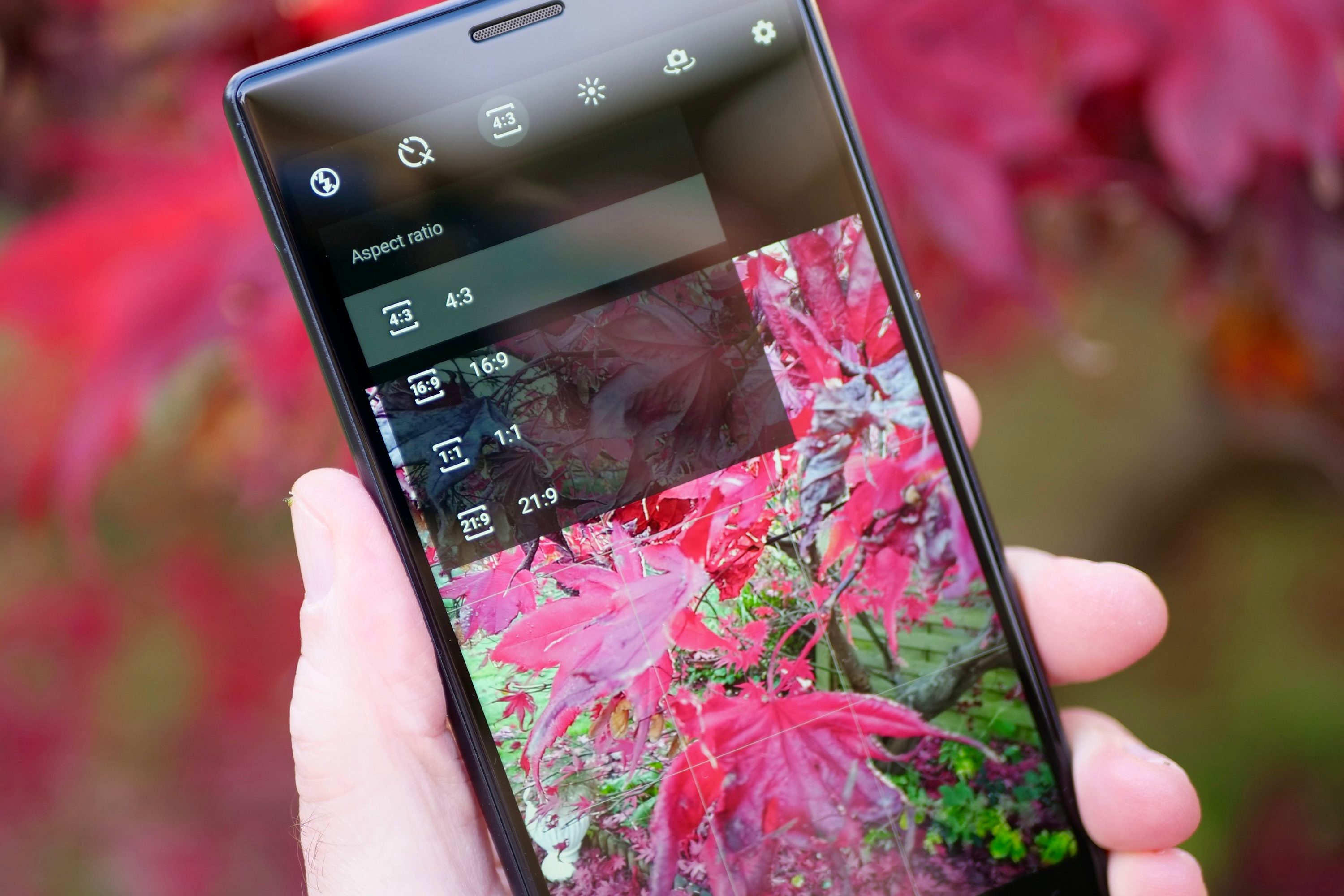 Selecting the 21:9 camera mode on the Sony Xperia 10 Plus.