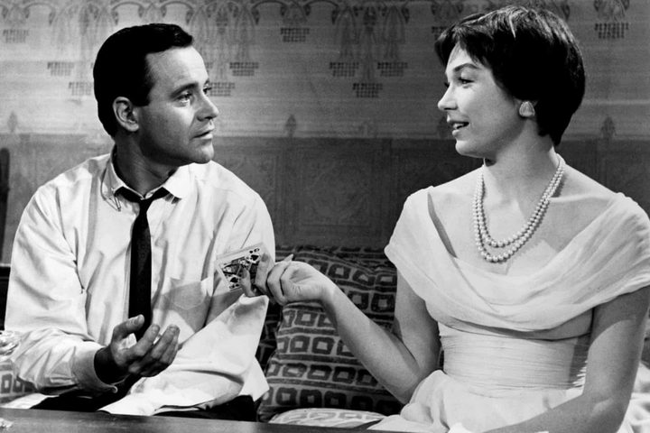 Calvin Clifford "Bud" Baxter (Jack Lemmon) and Fran Kubelik (Shirley MacLaine) sitting on a couch in The Apartment.