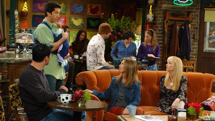 Joey, Ross, Rachel, and Phoebe talking at Central Perk in Friends.