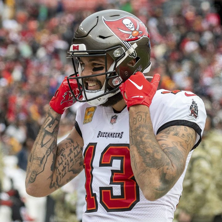 Mike Evans straps his football helmet to his head.