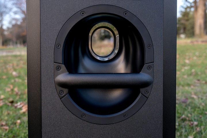 The handles for carrying the Soundboks 4.