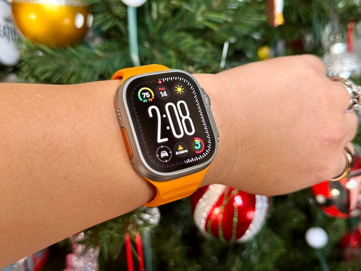 Modular Ultra watch face on an Apple Watch Ultra.