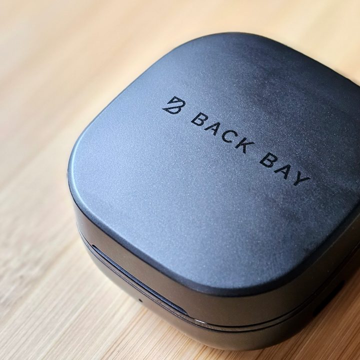 Back Bay FirstClass 70 charging case, top view.