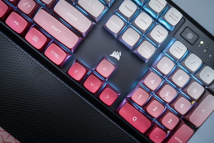 Arrow keys for Corsair's Steel Crimson keycaps.