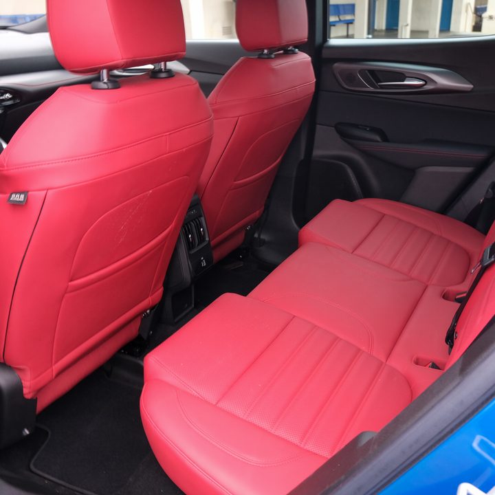 The rear seats of a Dodge Hornet R/T in red leather.