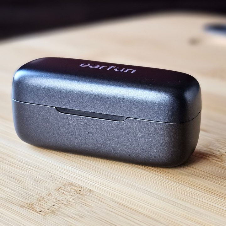 EarFun Free Pro 3 wirelessly charging case (front).