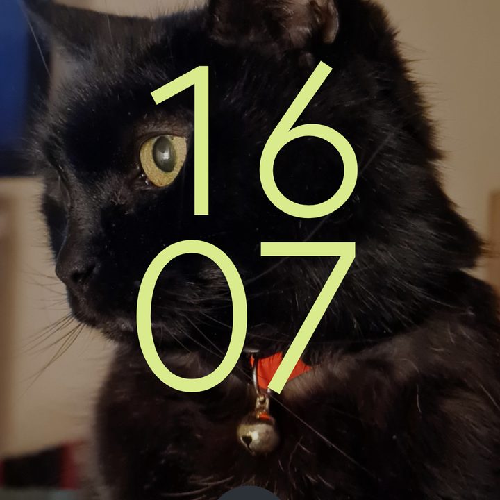 The Android 14 lock screen.