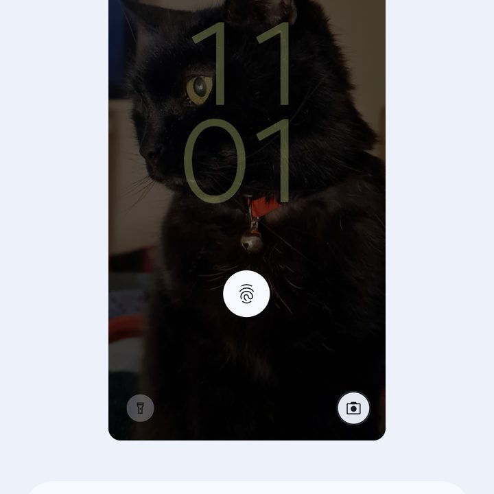 Changing the lock screen shortcuts in Android 14.