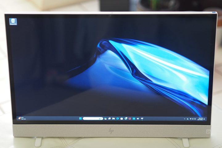 HP Envy Move front view showing display.